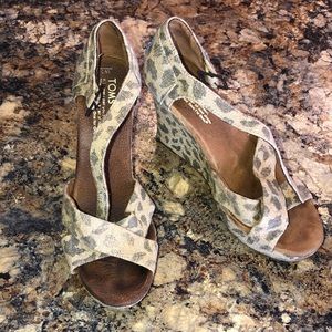 TOMS leopard wedge sandal size 7